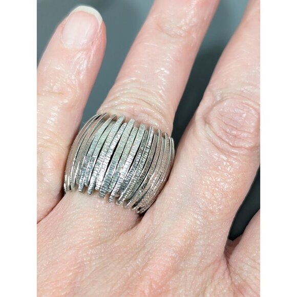 Silver Tone Textured Wide Panel Stretch Ring Size 6 Industrial Boho Chic - Picture 5 of 8